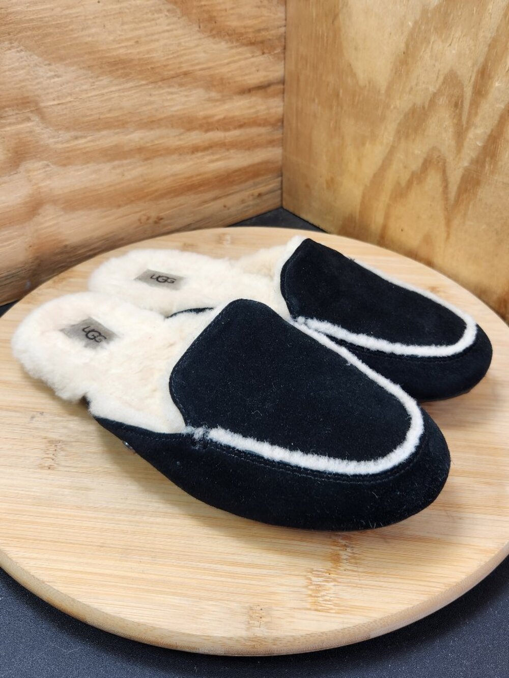Ugg Lane Suede Slippers Womens Size 7.5 Shoes